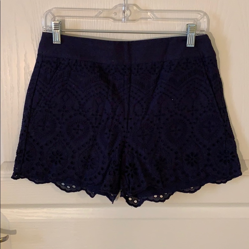 LOFT Navy scallop short